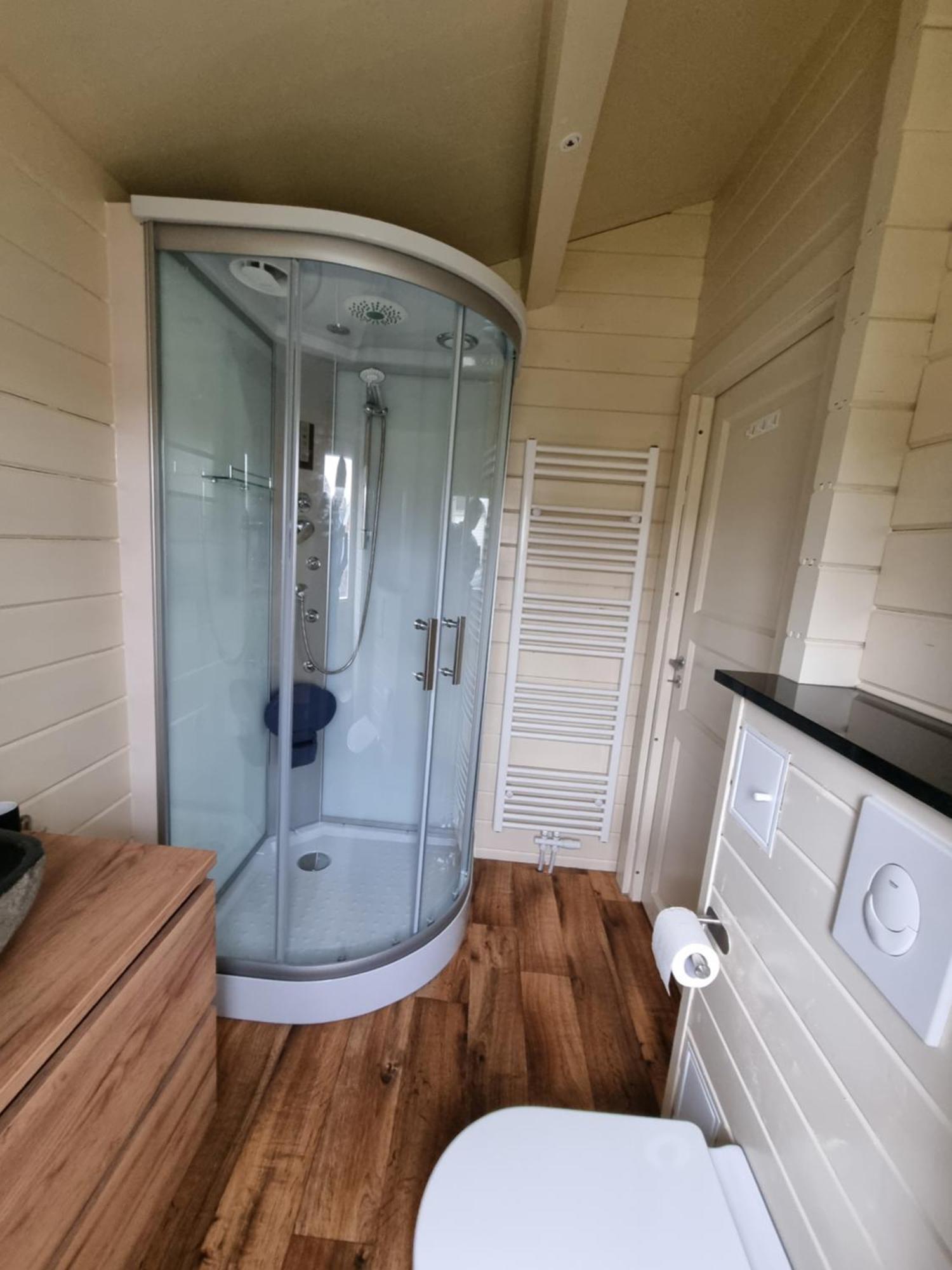 Nieuw - Luxe Blokhut Chalet In Bosrijke Omgeving Anloo Экстерьер фото