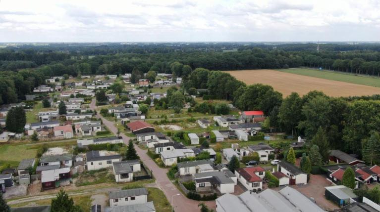 Nieuw - Luxe Blokhut Chalet In Bosrijke Omgeving Anloo Экстерьер фото